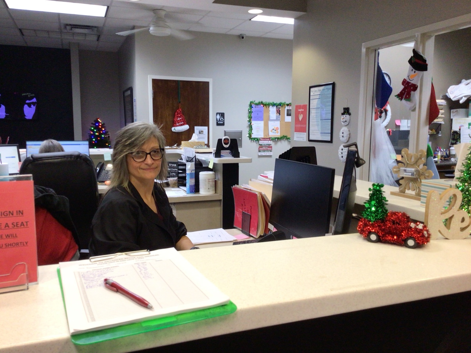 The welcoming front desk at Advanced Rehab & Medical
